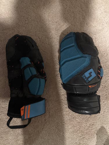 Skkil 7.5 Size Ski Racing Gloves (Used)