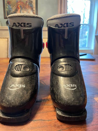 Mondo 27 & 27.5 Women's Axis Ski Boots (Used)