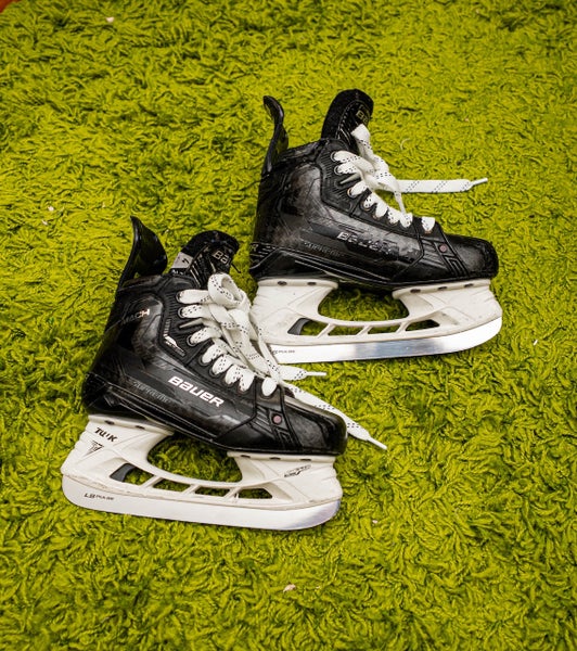 2022 Bauer Supreme Mach Hockey Skates Size 4 (Used)