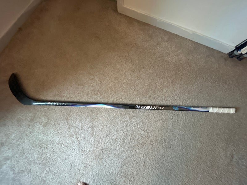 Senior Bauer Vapor FlyLite Left Hand Hockey Stick P28 65 Flex (Used)