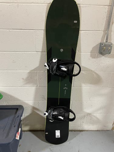 Used 2025 Arbor Coda Snowboard (159W) w/ 5th Element bindings