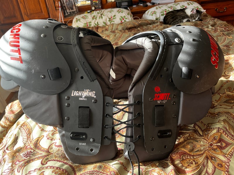 Schutt Lightning 8345 Small 16-17” High School Football Shoulder Pads Black (Used)