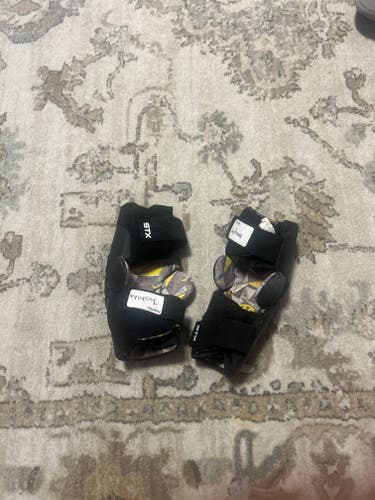 Small Youth STX Stallion 200 Arm Pads (Used)