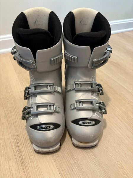 Mondo 21 & 21.5 Roces Ski Boots (Used)