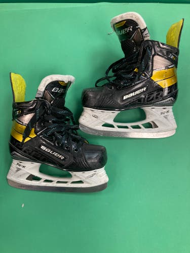 Junior Bauer Supreme 3S Hockey Skates Regular Width Size 1 (Used)