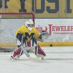 30" CCM Extreme Flex 5.5 Goalie Leg Pads (Used)