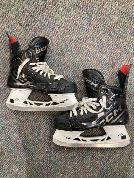 Senior CCM JetSpeed FT690 Hockey Skates | Size 7.5