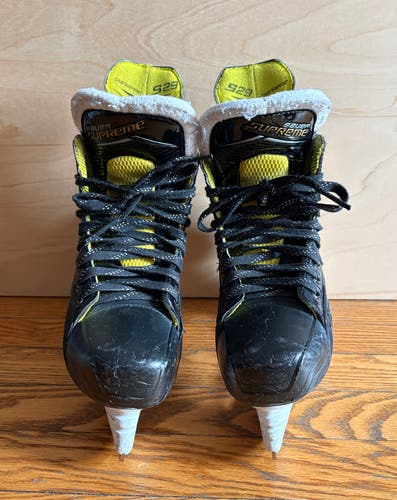 Bauer Supreme S29 Big Kids Hockey Skates Regular Width Intermediate Size 5D shoes size 6 (Used)