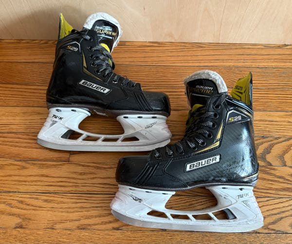 Bauer Supreme S29 Kids Hockey Skates Regular Width Junior Size 3D shoes size US 4 (Used)