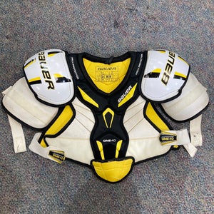 Bauer Supreme One 40 Shoulder Pads | Senior Medium