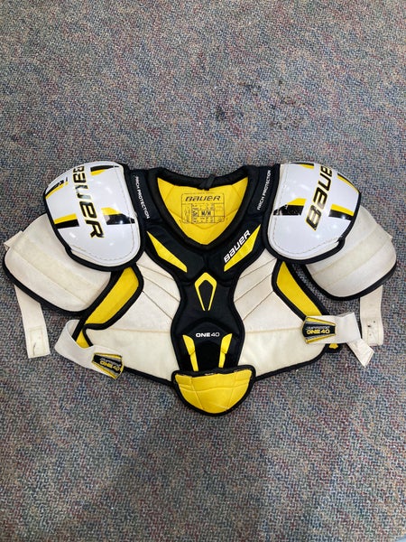 Bauer Supreme One 40 Shoulder Pads | Senior Medium