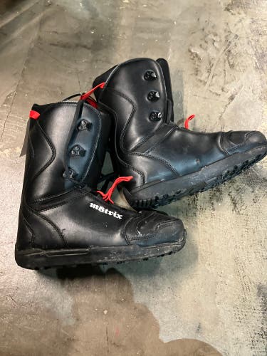 Size 6 Matrix 580 Jr Snowboard Boots