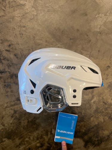 White Medium Bauer Hyperlite 2 Helmet (New)