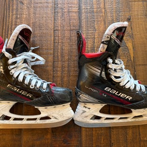 2023 Bauer Vapor X4 Hockey Skates Regular Width 6 (Used)