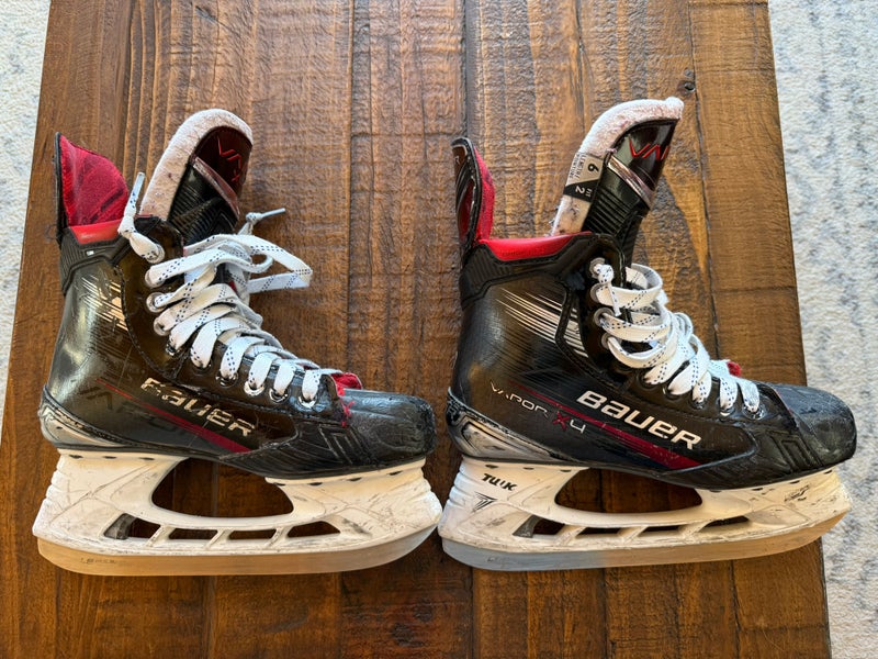 2023 Bauer Vapor X4 Hockey Skates Regular Width 6 (Used)