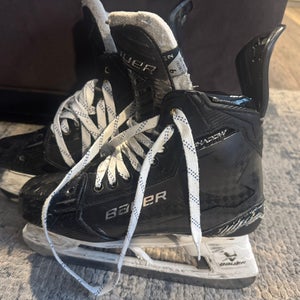 2024 Bauer Supreme Shadow Hockey Skates Regular Width 9 (Used)