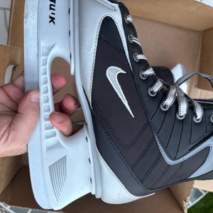 2002 Nike Quest 2 Hockey Skates Regular Width 8 (Used)