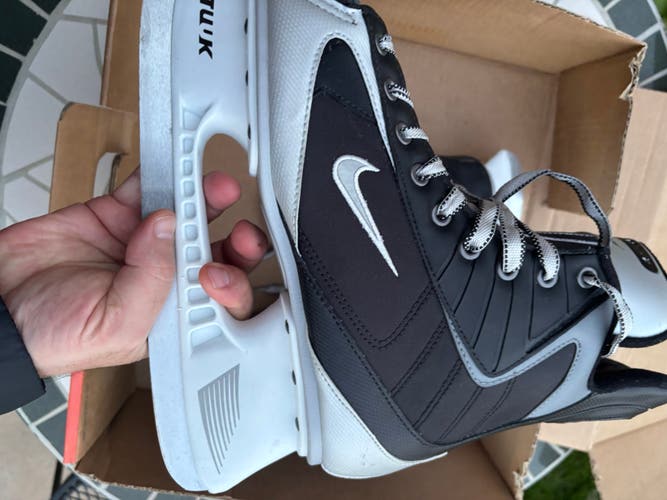 2002 Nike Quest 2 Hockey Skates Regular Width 8 (Used)