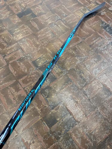 Senior Bauer Pulse Hockey Stick Right Handed P28 77 Flex (Used)