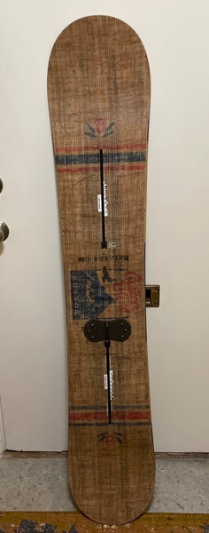 Unisex Burton Custom Flying V Snowboard Without Bindings 154 cm (Used)