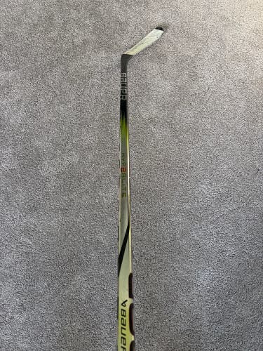 Intermediate Bauer Vapor Hyperlite 2 Right Handed Hockey Stick 70 Flex (Used)