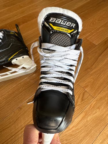 2022 Bauer Supreme M1 Hockey Skates Size 2 (Used)