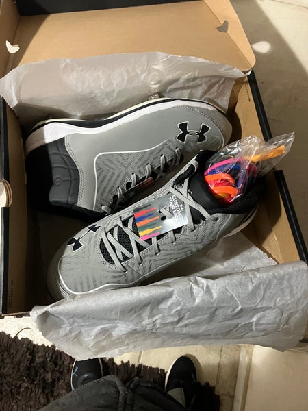 Gray Kid's Size M 10.0 (W 11.0) Youth Under Armour Low Top Metal (New)