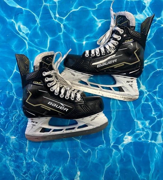 Intermediate Bauer S24 Supreme Comp (SMU) Hockey Skates Regular Width Size 5 (Used)