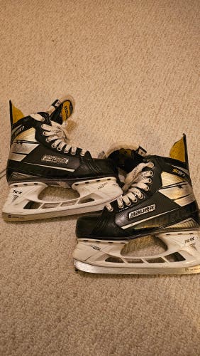 Intermediate Bauer Supreme S37 Hockey Skates Regular Width Size 5 w/ Superfeet Insoles (Used)