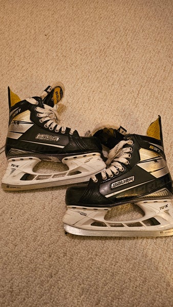 Intermediate Bauer Supreme S37 Hockey Skates Regular Width Size 5 w/ Superfeet Insoles (Used)