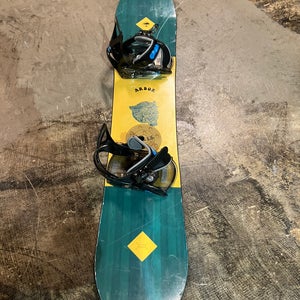 2021 Kid's 120cm Arbor Helix Snowboard I Burton Grom Bindings (used)