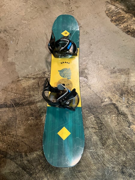 2021 Kid's 120cm Arbor Helix Snowboard I Burton Grom Bindings (used)