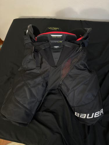 Men's Senior Medium Bauer Vapor Hyperlite Hockey Pants (Used)