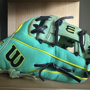 2024 Wilson A2000 RH Infield Baseball Glove 11.5" (New)