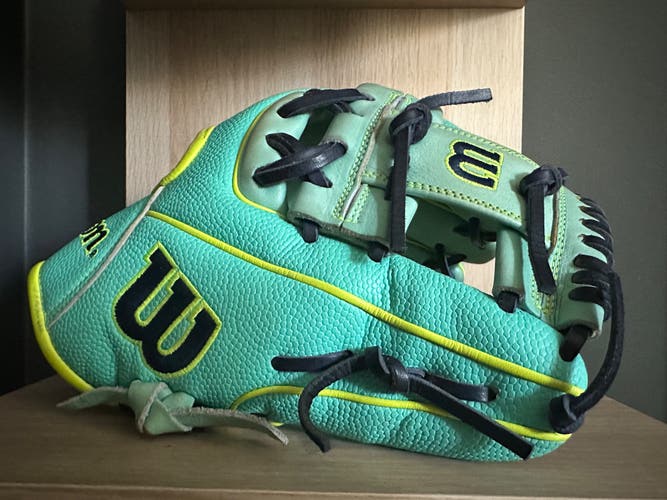 2024 Wilson A2000 RH Infield Baseball Glove 11.5" (New)