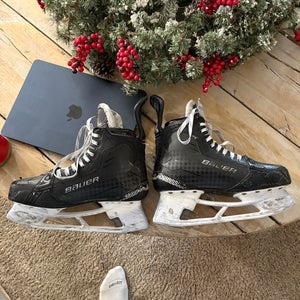 2024 Bauer Supreme Shadow Hockey Skates Regular Width 8.5 (Used)
