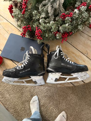 2024 Bauer Supreme Shadow Hockey Skates Regular Width 8.5 (Used)