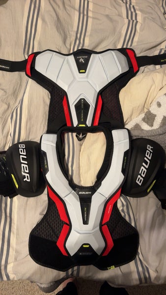Medium Senior Bauer Vapor Hyperlite Shoulder Pads (New)
