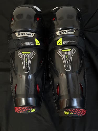 Senior Bauer Vapor Hyperlite 13" Shin Pads (Used)