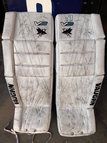 Vaughn Velocity V9 Goalie Leg Pads