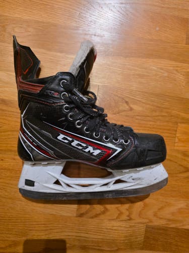 CCM JetSpeed FT2 Hockey Skates Regular Width 6 (Used)