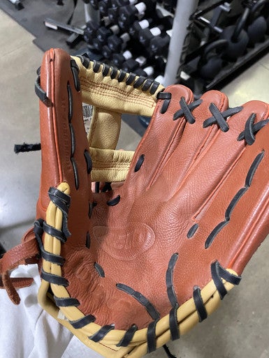 Used Wilson A550 BB/SB Glove RH Throw Brown 11" 11605-S000209151