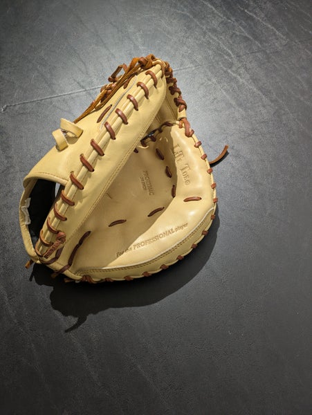 Rawlings RH Catcher's Heart of the Hide Baseball Glove 34" (Used)