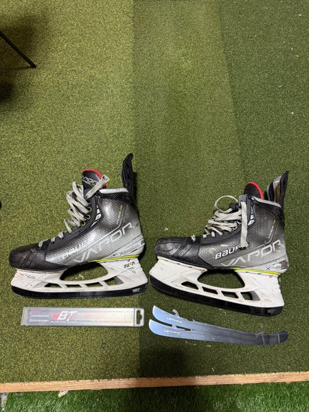 2021 Bauer Vapor Hyperlite Hockey Skates Regular Width 10 (Used) - bladetech & pulse ti steel