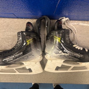 Bauer Vapor Hyperlite 2 Hockey Skates 7 (Used)