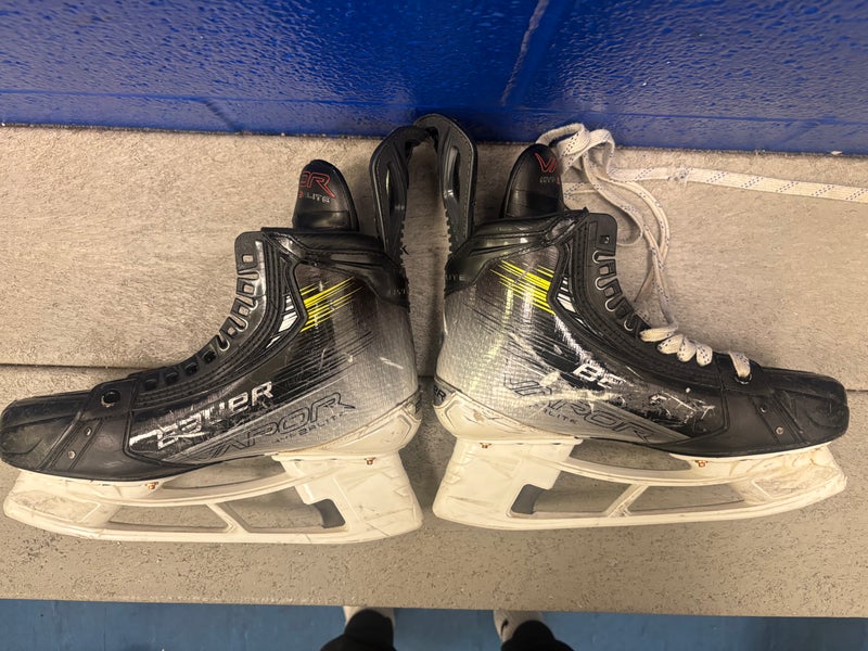 Bauer Vapor Hyperlite 2 Hockey Skates 7 (Used)