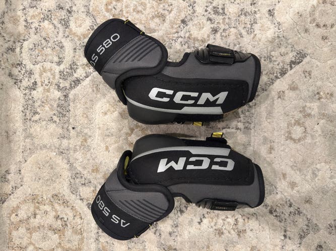 Senior Medium CCM Tacks AS 580 Elbow Pads (Used)