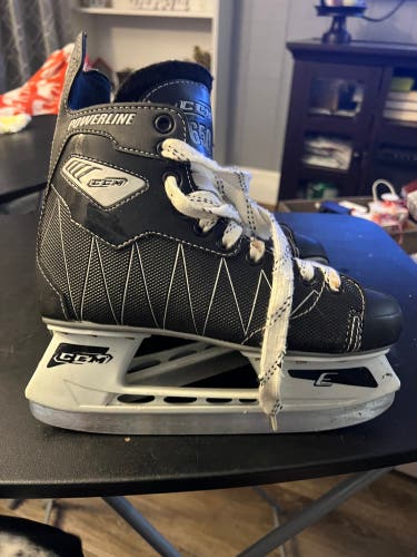 2000 CCM Powerline Hockey Skates Size 5 (Used)