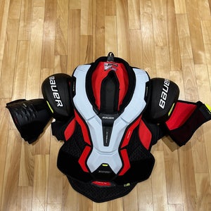 Men's Large Senior Bauer Vapor Hyperlite Shoulder Pads (Used)