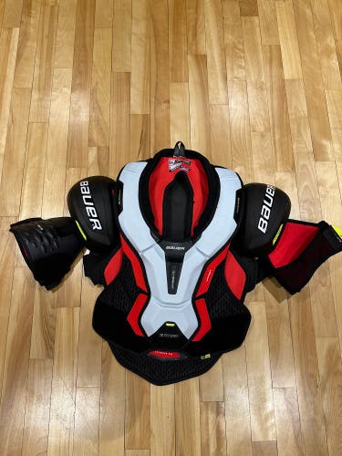 Men's Large Senior Bauer Vapor Hyperlite Shoulder Pads (Used)